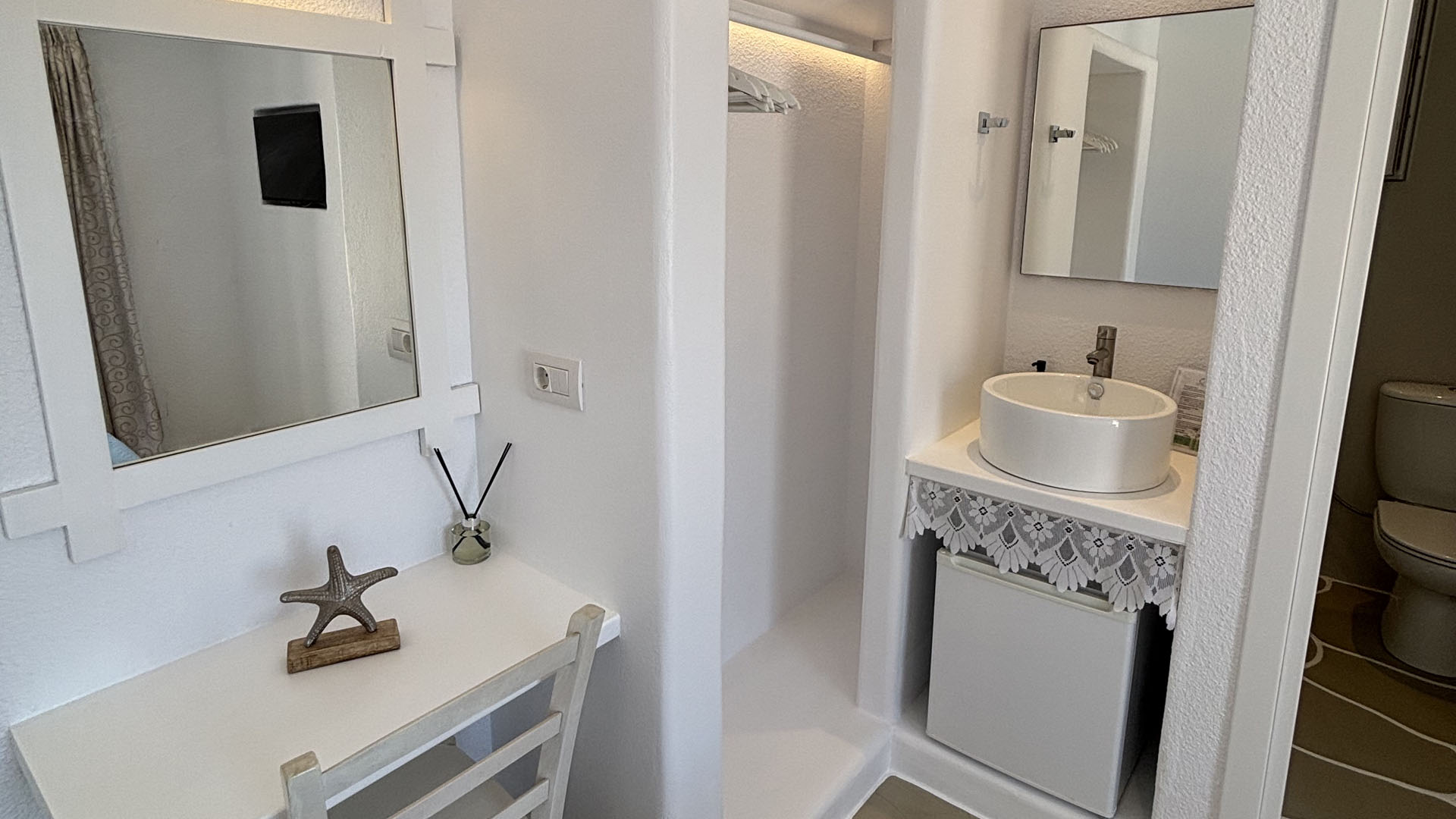 Photo of Double Room with Pool Vew