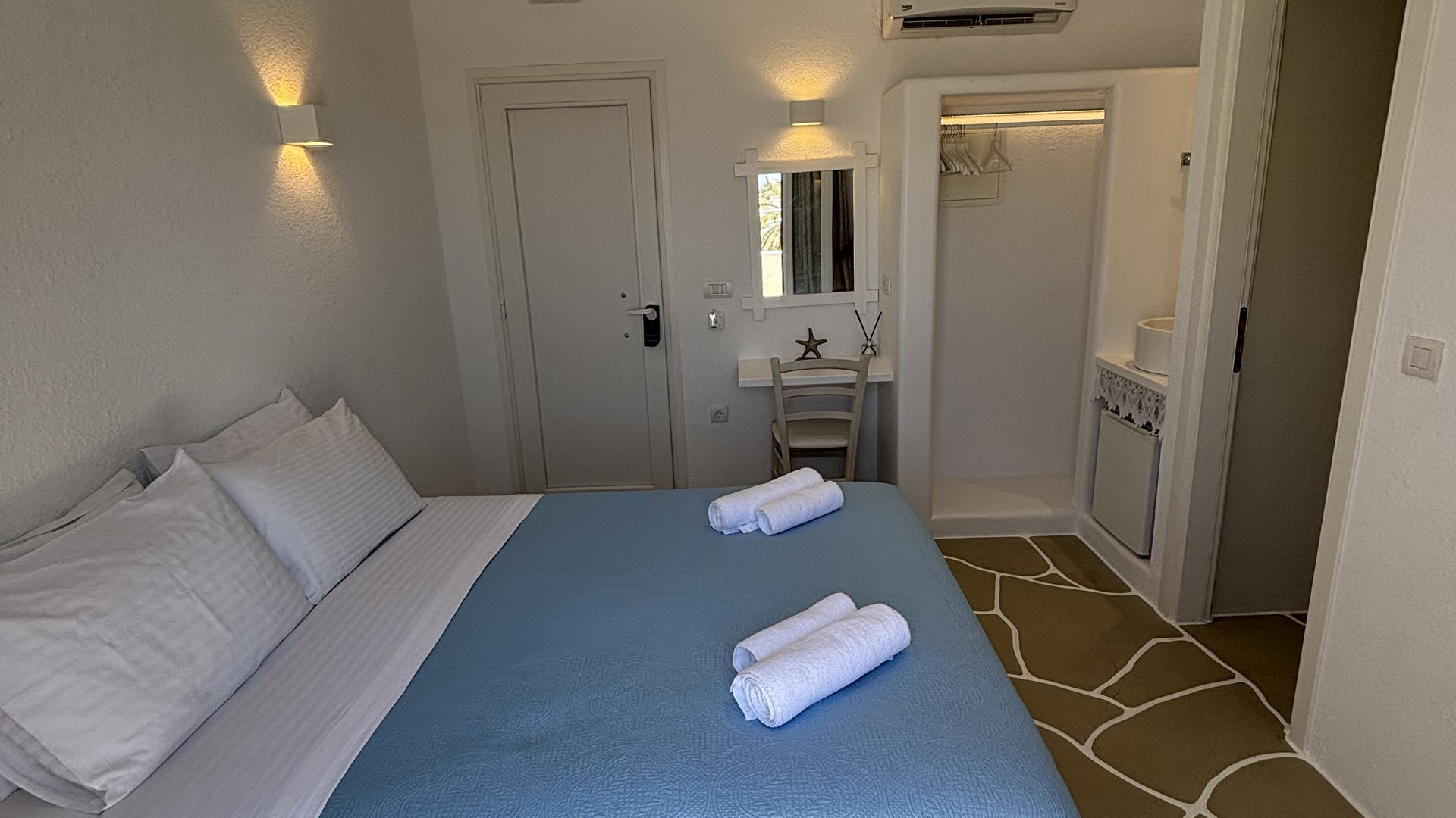 Photo of Double Room with Pool Vew